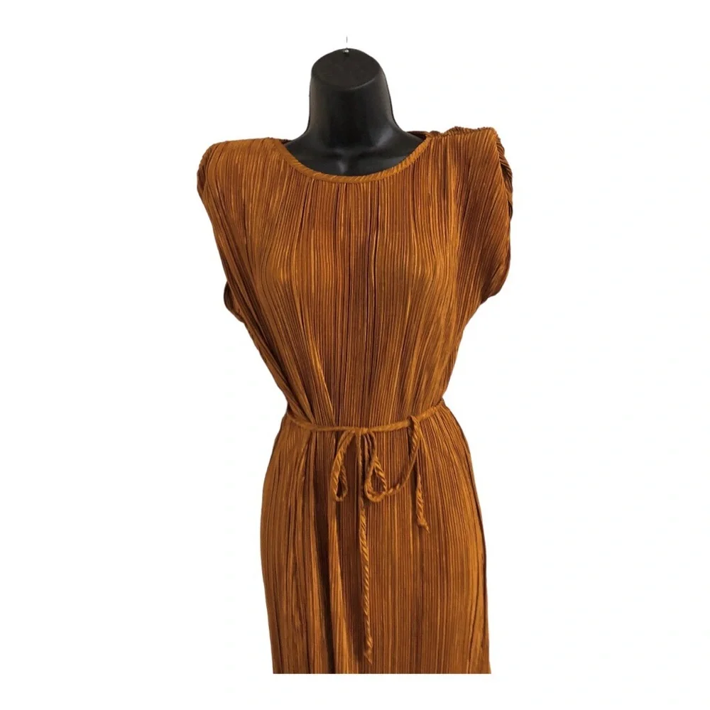 Sincerely Jules gold mustard brown pleated plisse shoulder pads dress size small